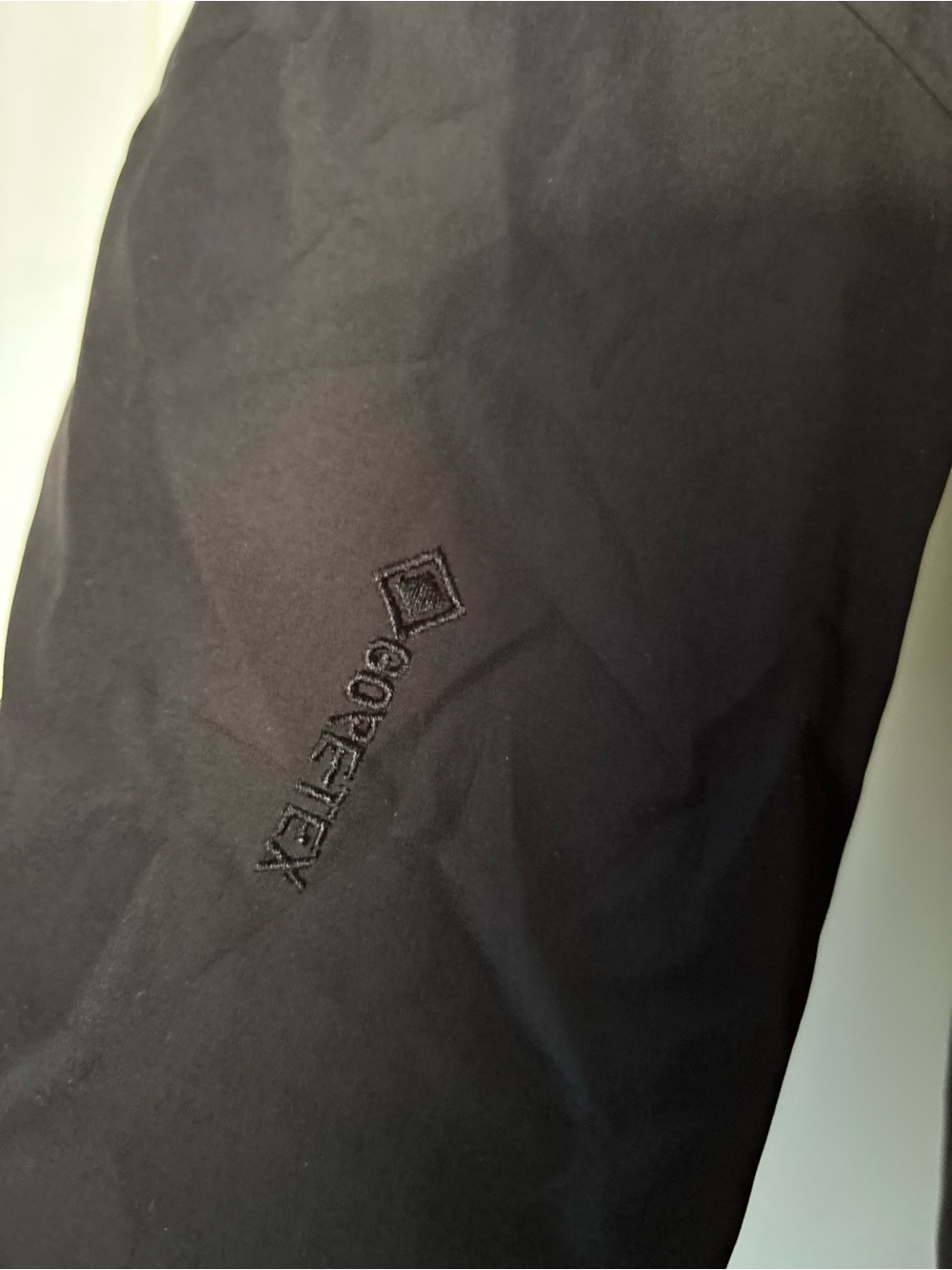 Arc'teryx Men's Black Shell Beta Jacket size L , runs small - Picture 6 of 7